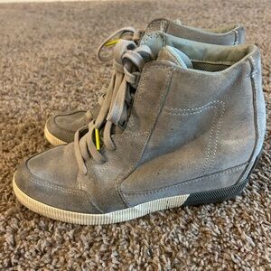 Sorel wedge boots size 8.5